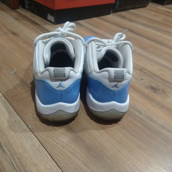 Jordan 11 Low UNC - Picture 5 of 7